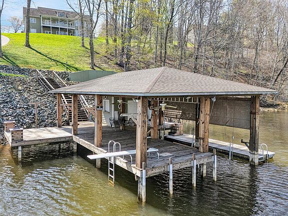 5th image of 353 Deerpath Dr