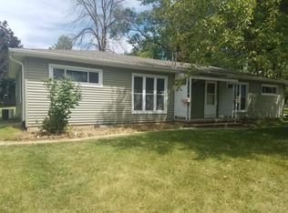1412 Maplewood Dr, Cedar Falls, IA 50613