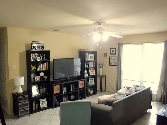 3rd image of 902 Naomi Ln