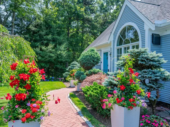 67 Crestview Circle, Centerville, MA 02632