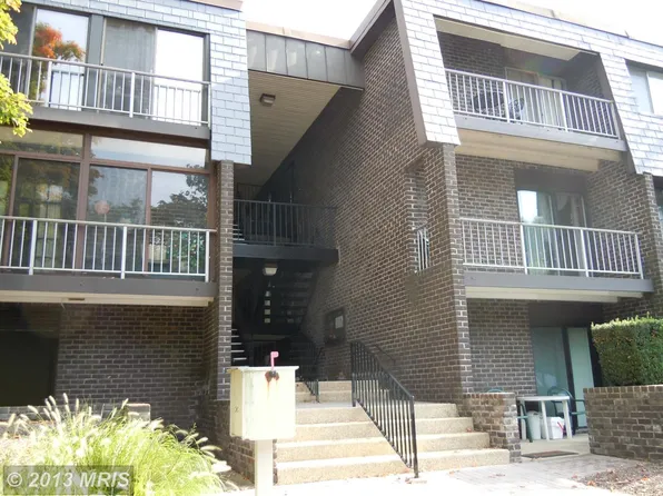 8 Stonehenge Cir APT 2, Pikesville, MD 21208