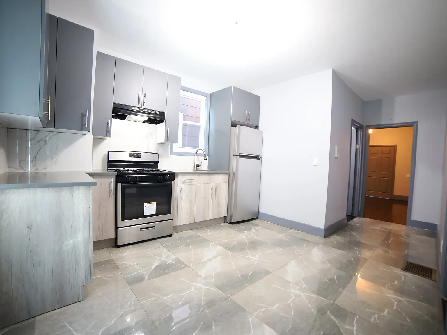 4 bed, $2,400 — Photo 1