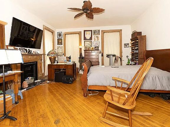 5th image of 529 Manhattan Ave