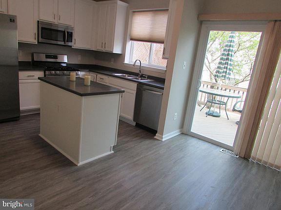 4th image of 13031 Park Crescent Cir