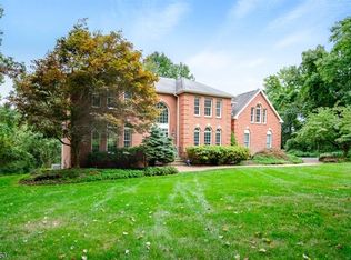 17 Ursula Ct, Mendham, NJ 07945