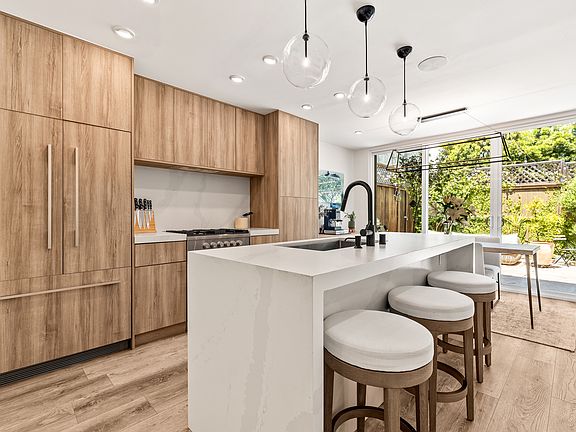 2nd image of 118 Vista Pl #A