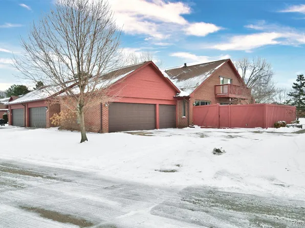 42192 Lochmoor St #35, Clinton Township, MI 48038