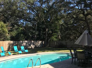 33 Japonica Ln, Shalimar, FL 32579