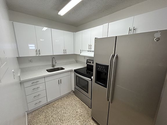 2nd image of 142 SW 18th Ave APT 20