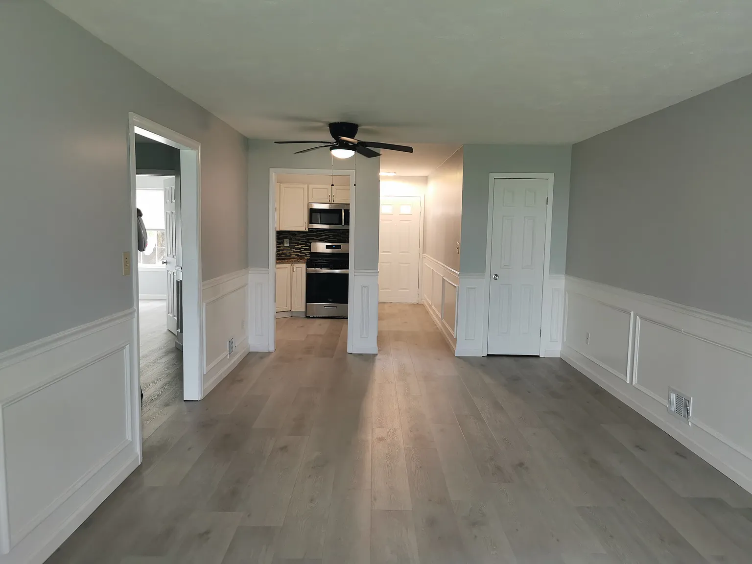 2 bed, 907 sqft, $1,980 — Photo 3