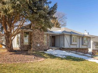 708 S Taylor Cir, Papillion, NE 68046