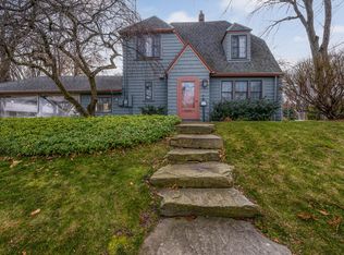 2301 Lakeshore Dr, Saint Joseph, MI 49085