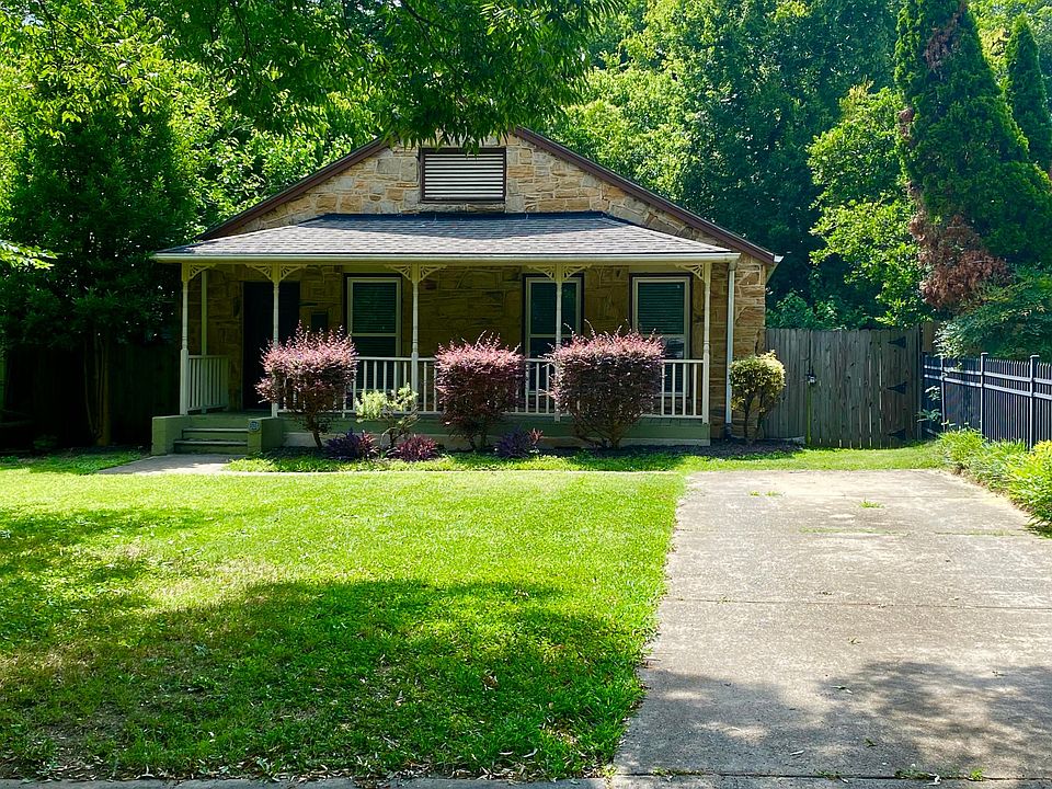 1920s Bugalow; Driveway for 2 cars
