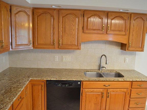 3rd image of 216 Lawton Blvd