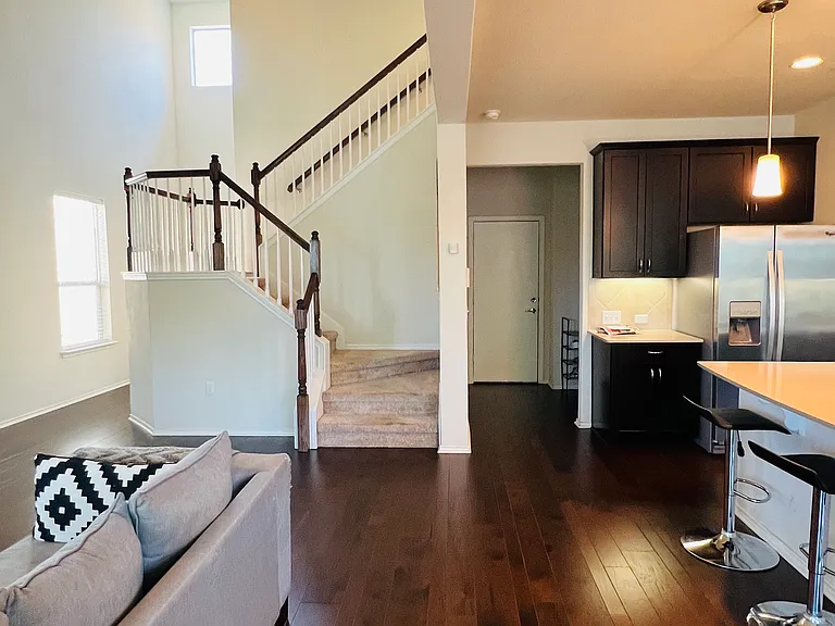 908 Cottage Bank Trl — Photo 2