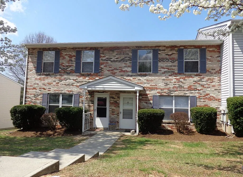 219 Janie Ln — Photo 1