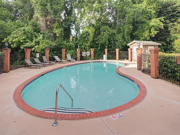 4th image of 1538 Chantilly Dr #134