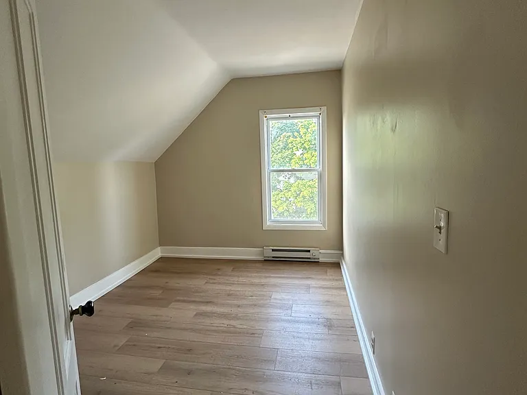 632 Hall St #3 — Photo 4