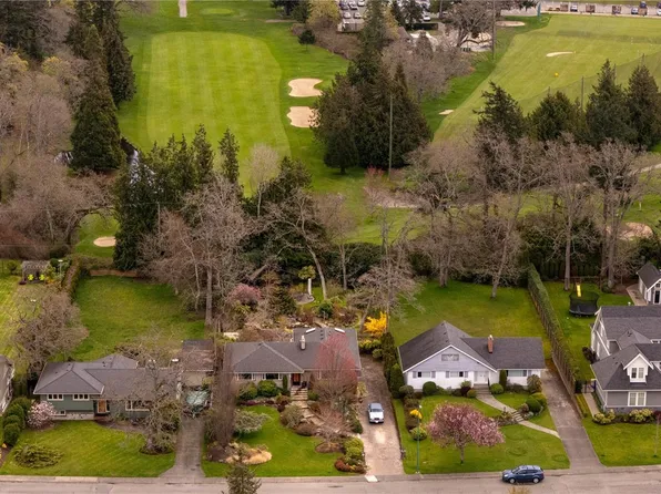 3331 Woodburn Ave, Oak Bay, BC V8P 5B8