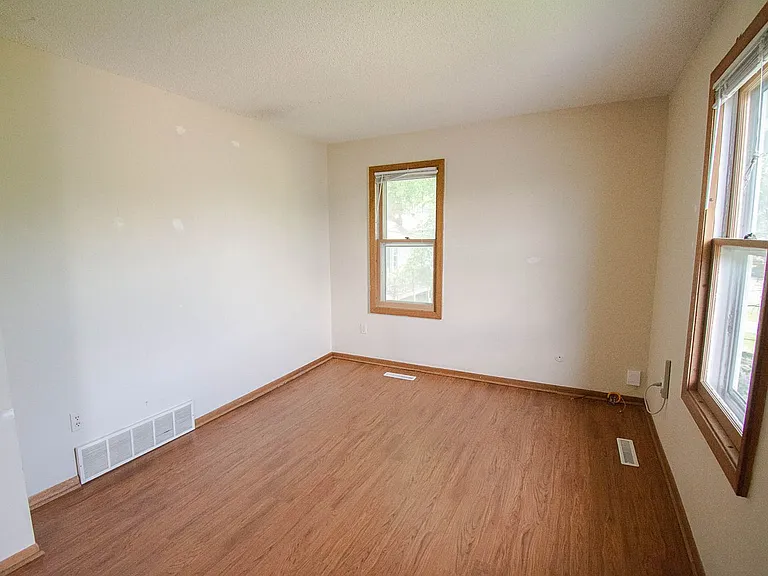 104 21st St SW — Photo 3