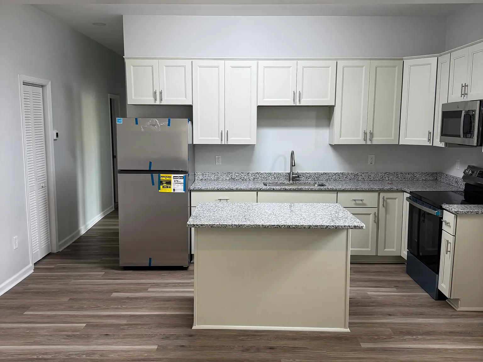 2 bed, 750 sqft, $1,575 — Photo 4