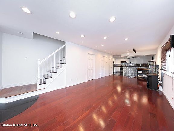 4th image of 46 Lewiston St