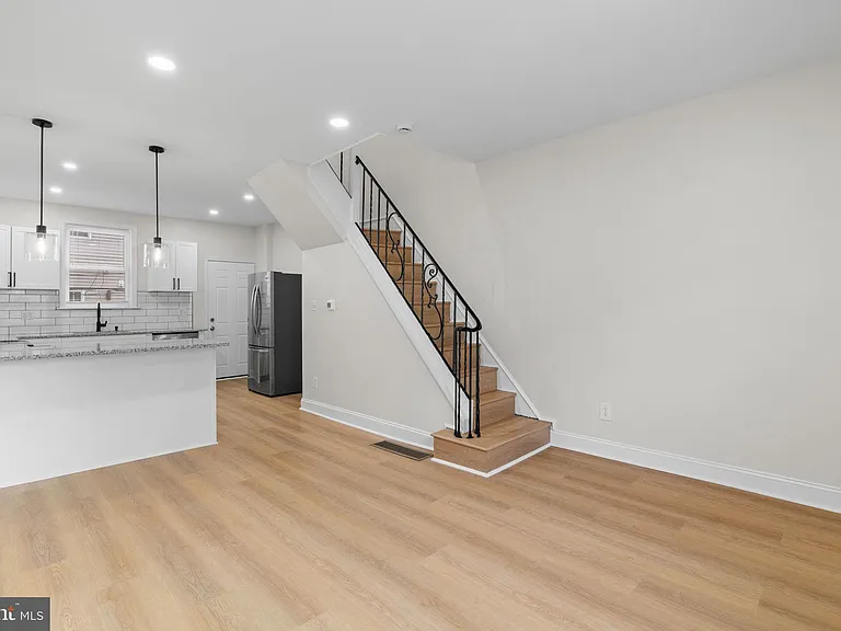2151 E Stella St — Photo 5