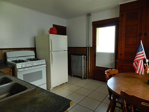 4th image of 95 Grand Ave #2