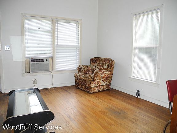 4th image of 319 W Pecan St #2