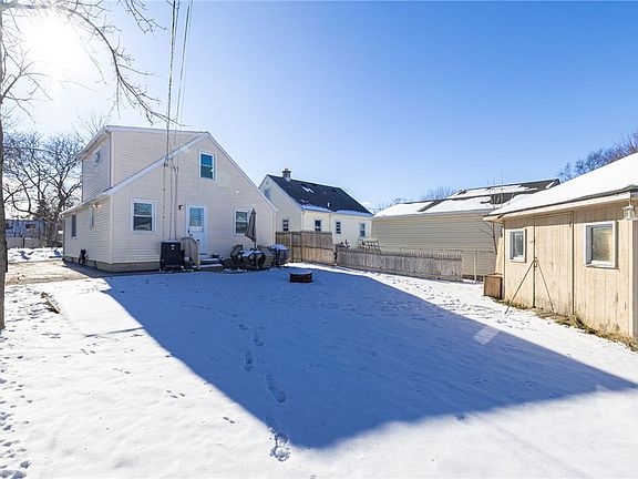 3rd image of 300 Mosley Rd