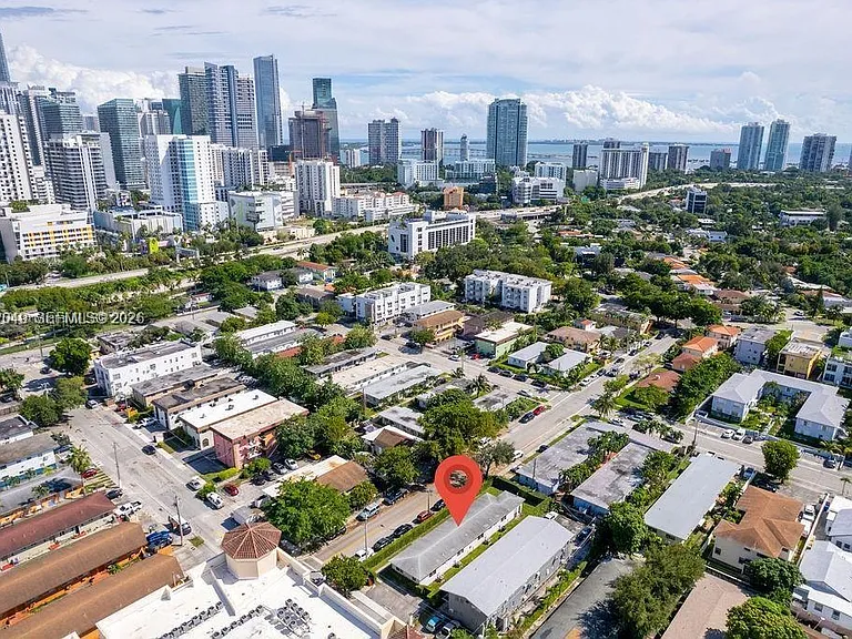 900 SW 5th Ave #3 — Photo 3