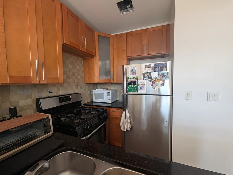 453 Macon St #4 — Photo 7