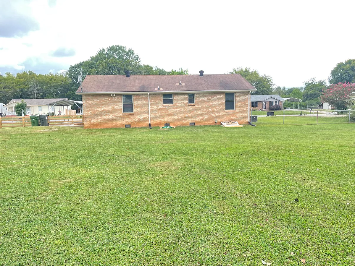 back - 6238 Sedgeridge Ave