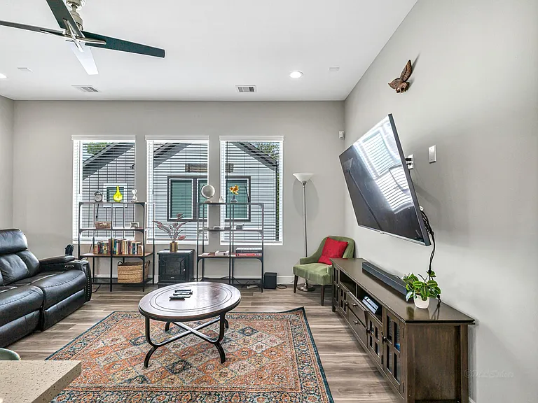 240 Julia St #A — Photo 15