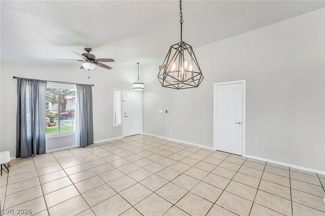 3 bed, 2.0 bath, 1410 sqft, $1,900 — Photo 4