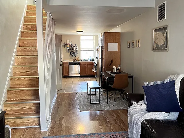 136 N Curley St — Photo 5