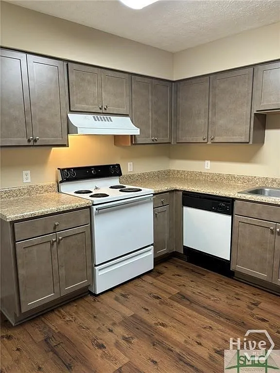 2 bed, 1.5 bath, 1000 sqft, $1,450 — Photo 4