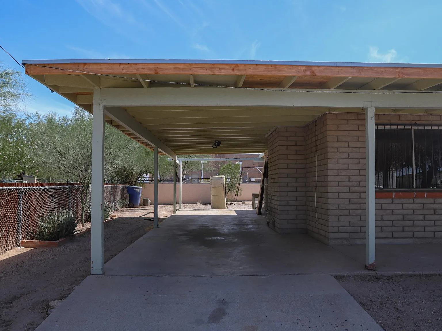 3 bed, 1000 sqft, $1,600 — Photo 3