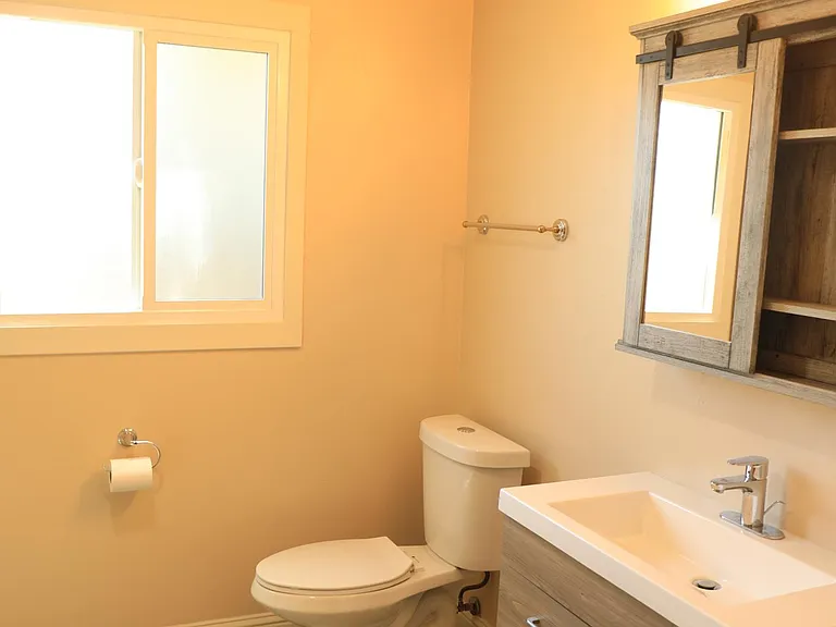 422 Pine St — Photo 9