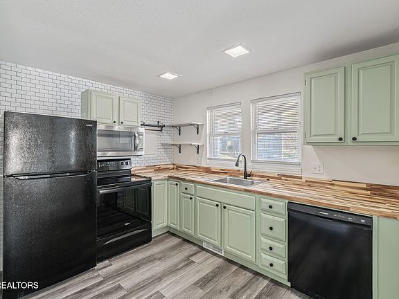 2nd image of 543 Henderson St