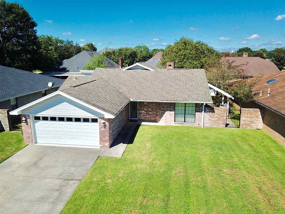 1st image of 340 Castle Dr