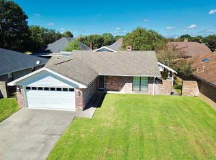 340 Castle Dr, Port Neches, TX 77651