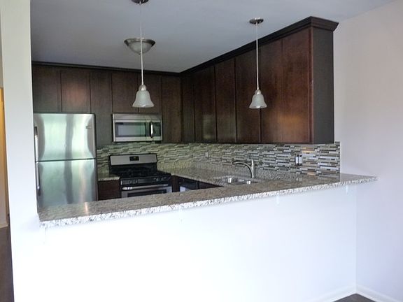 5th image of 2740 W Pratt Blvd APT 3A