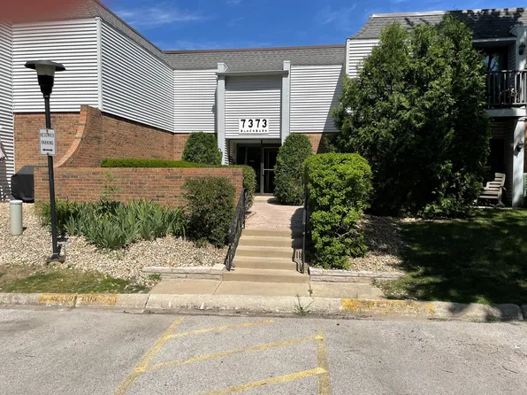 7373 Blackburn Ave APT 104, Downers Grove, IL 60516
