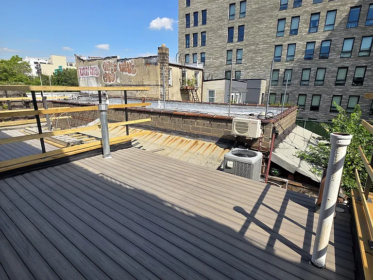 411 Grand St #2R — Photo 9