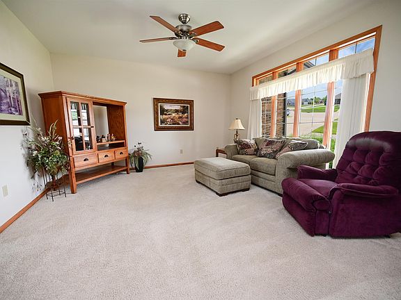 5th image of 229 Winslow Dr