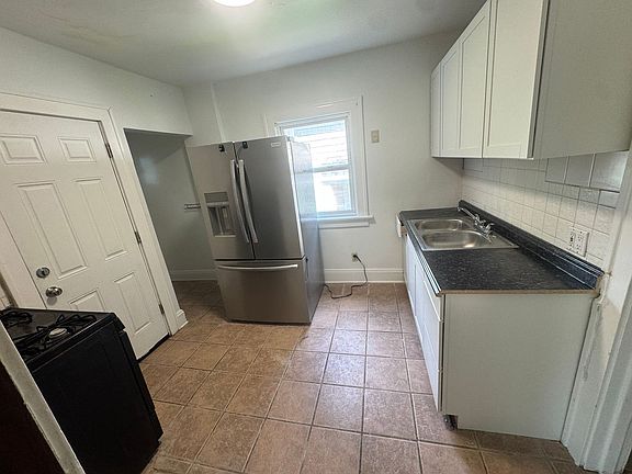 5th image of 2342 16th St SW