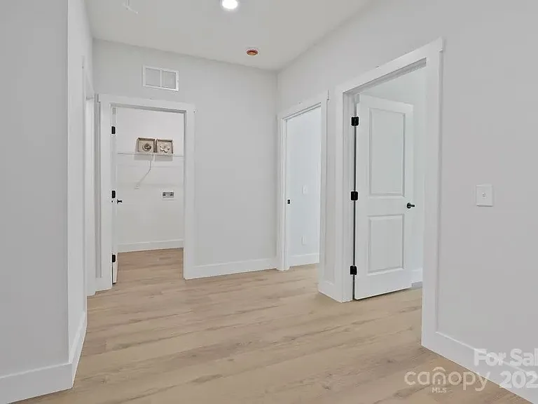 3127 Columbus Cir — Photo 8