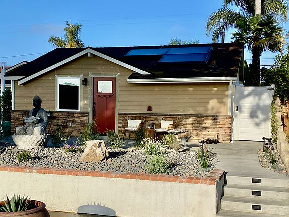 Welcome to 83-A La Verne Avenue, in seaside Ventura, California