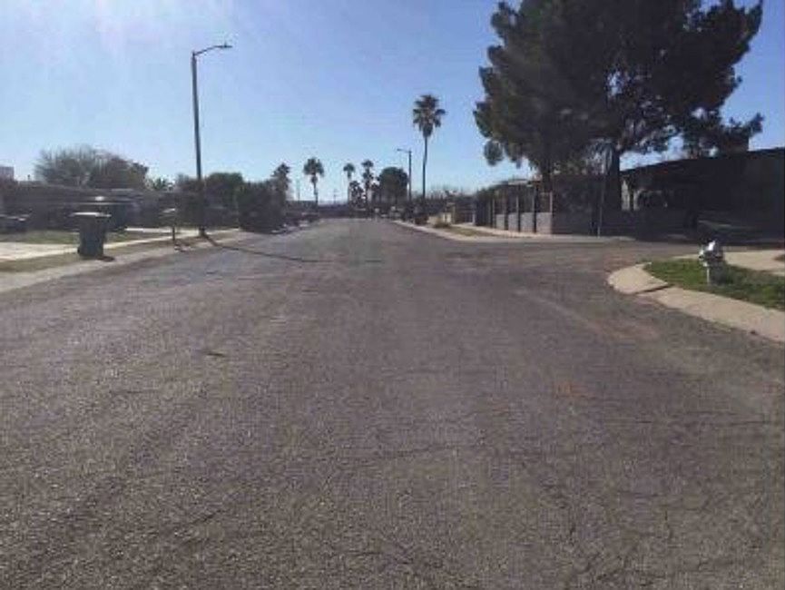 Exterior Neighborhood (street photo)